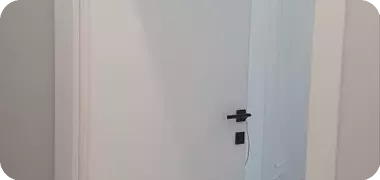 Установили двери в офисе