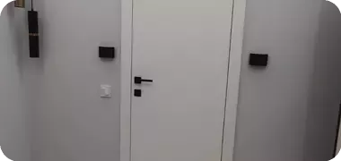 Установили межкомнатную дверь
