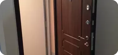 Установили входную дверь